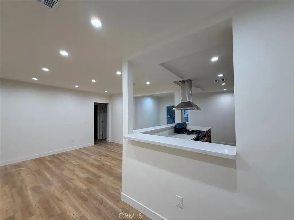 11104 Oxnard St, North Hollywood