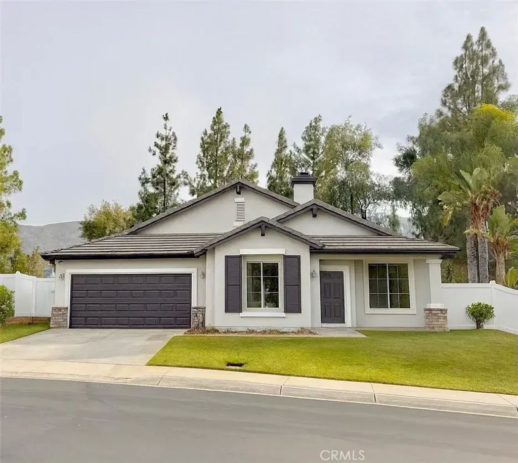 320 Exeter Way, Corona