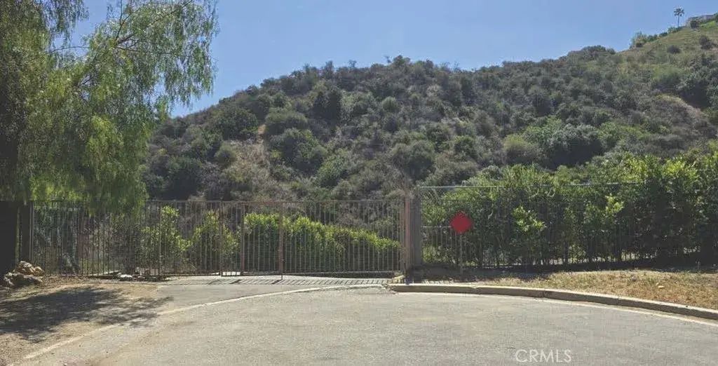 3 Ambar, Woodland Hills