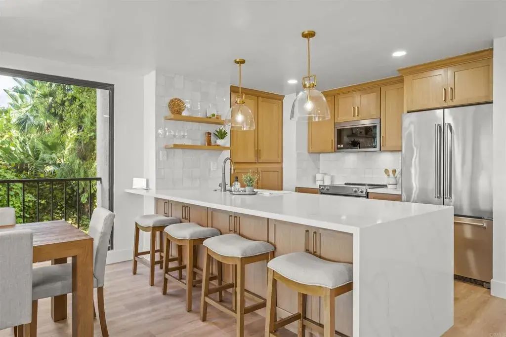 2500 Torrey Pines Rd 305, La Jolla