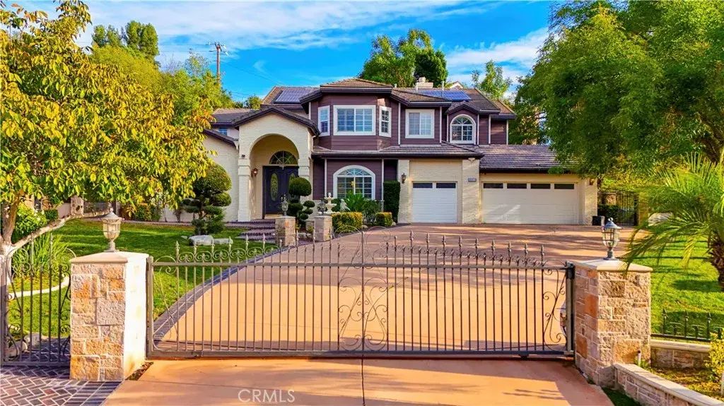 20828 Fuerte, Walnut