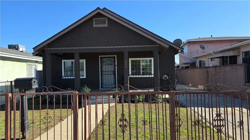 654 Oakford, Los Angeles