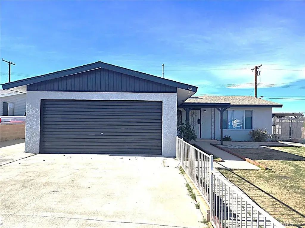 700 Arbor, Barstow