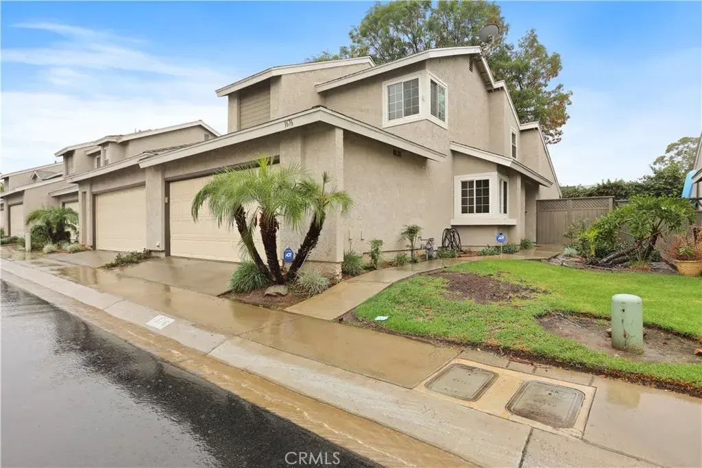 1676 Sumac, Corona