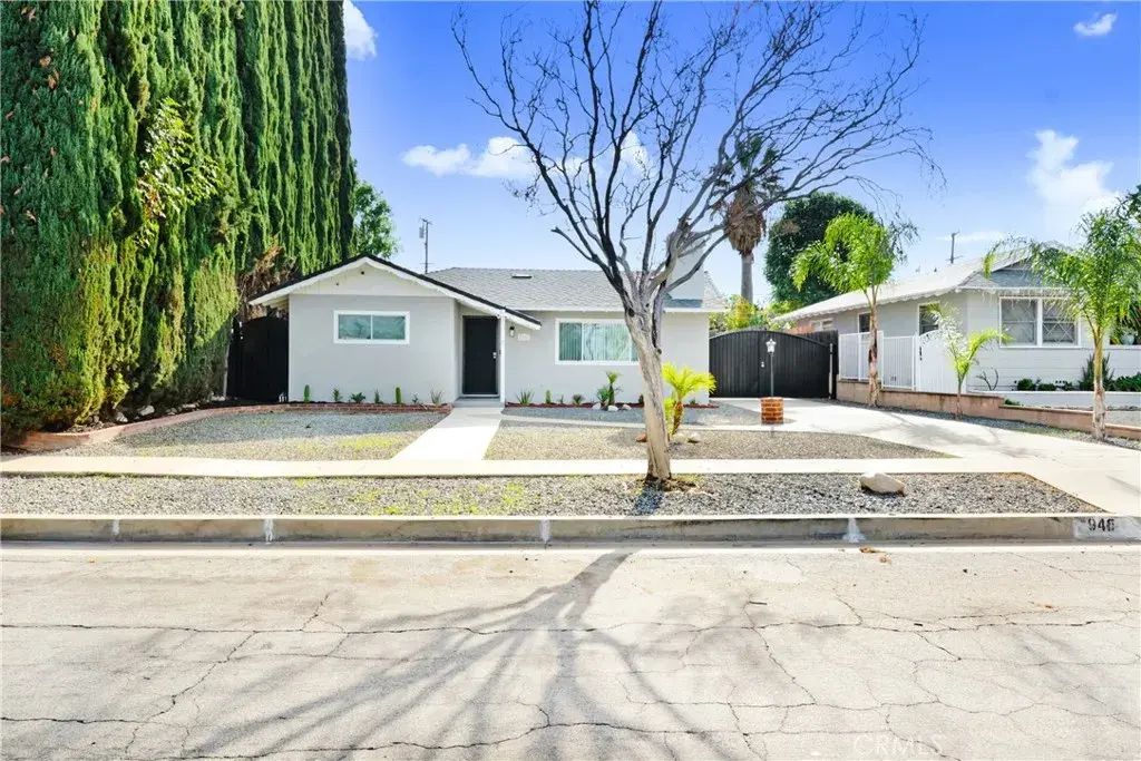 946 W Kendall, Corona