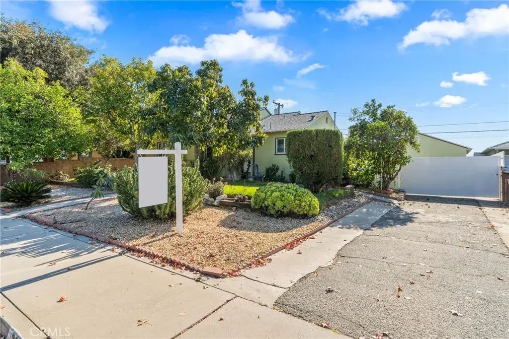 324 Albert, Pomona