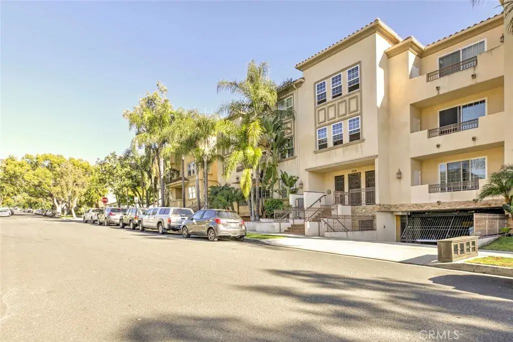 556 E Palm Avenue 102, Burbank