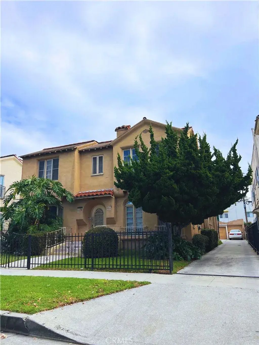 2830 Hillcrest Drive, Los Angeles