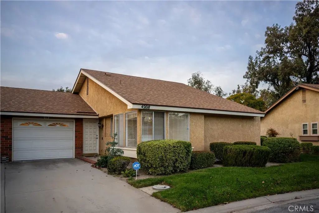 4208 Village 4, Camarillo