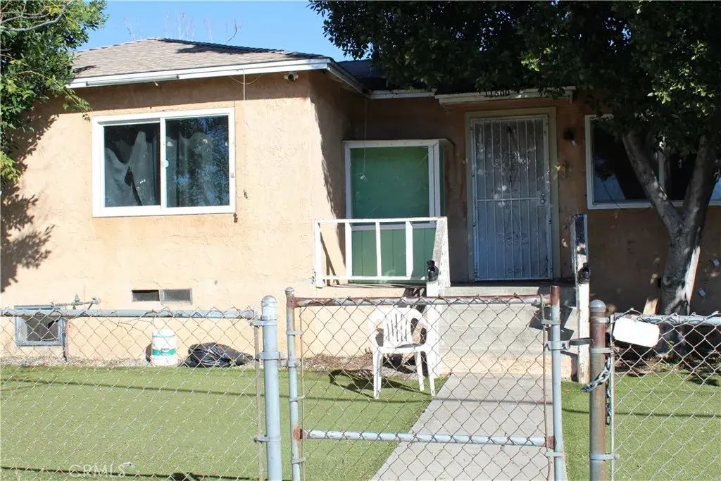 11500 Glenoaks, Pacoima