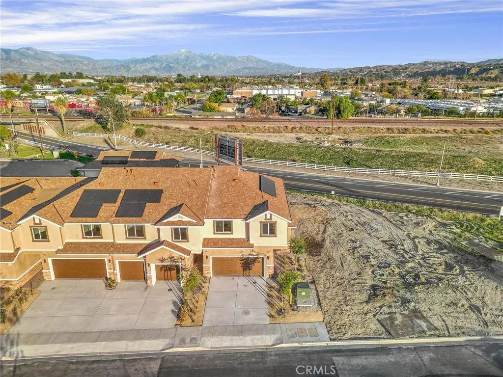 904 Hert St, Colton