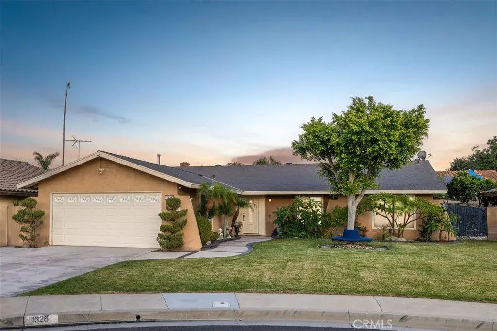 1326 S Briargate, Glendora