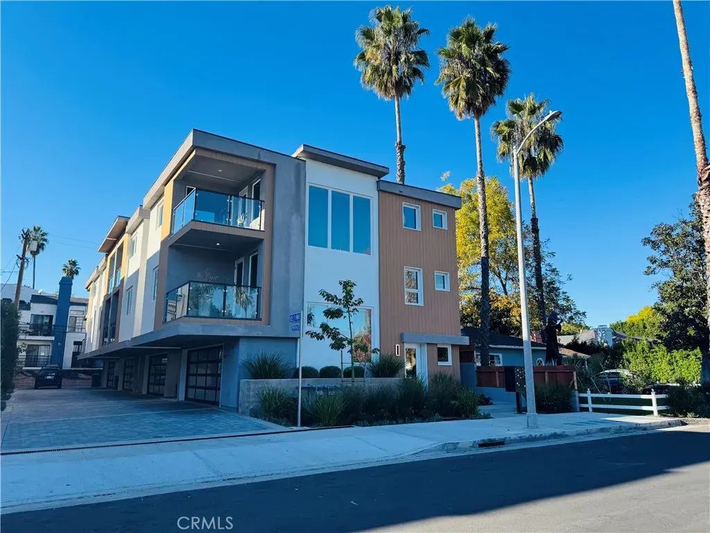 11815 W Holly Way, Valley Village