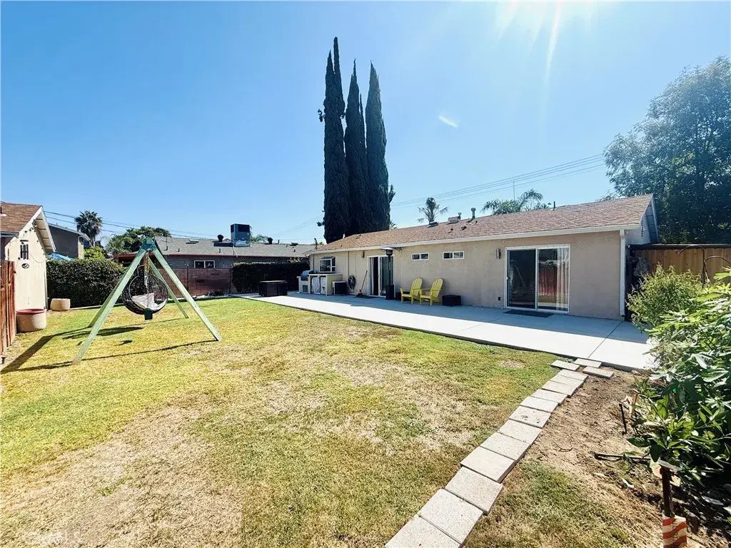 23823 Victory, West Hills