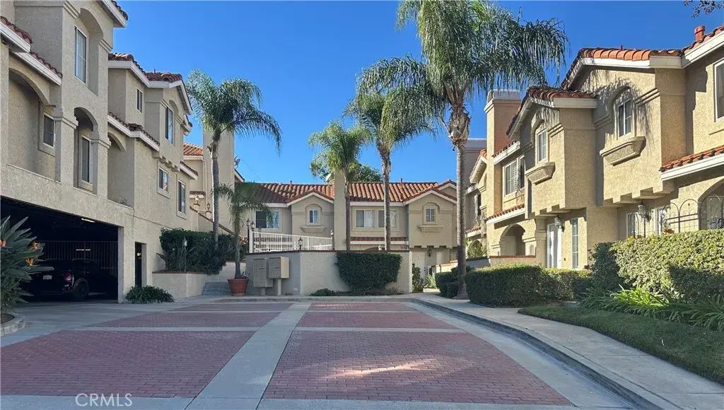 201 Laurel 6, Brea