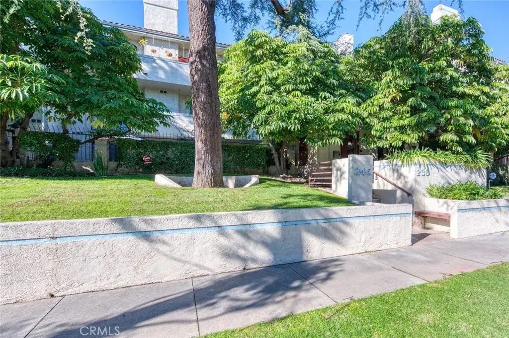 245 S Holliston Avenue 109, Pasadena