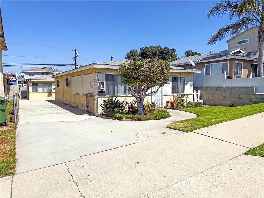 1651 251st, Harbor City