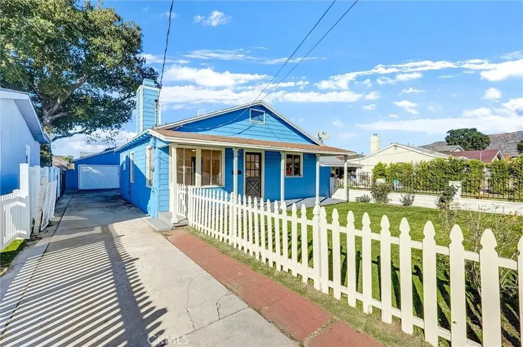 10335 Scoville Avenue, Sunland