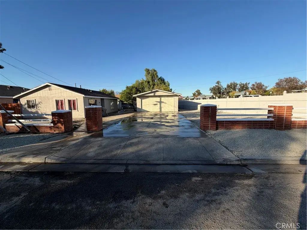 8865 Main, Jurupa Valley