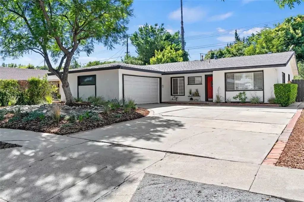 6537 Sheltondale, West Hills