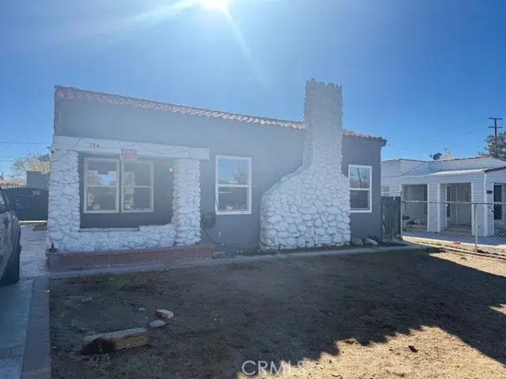 114 W Lancaster Boulevard, Lancaster