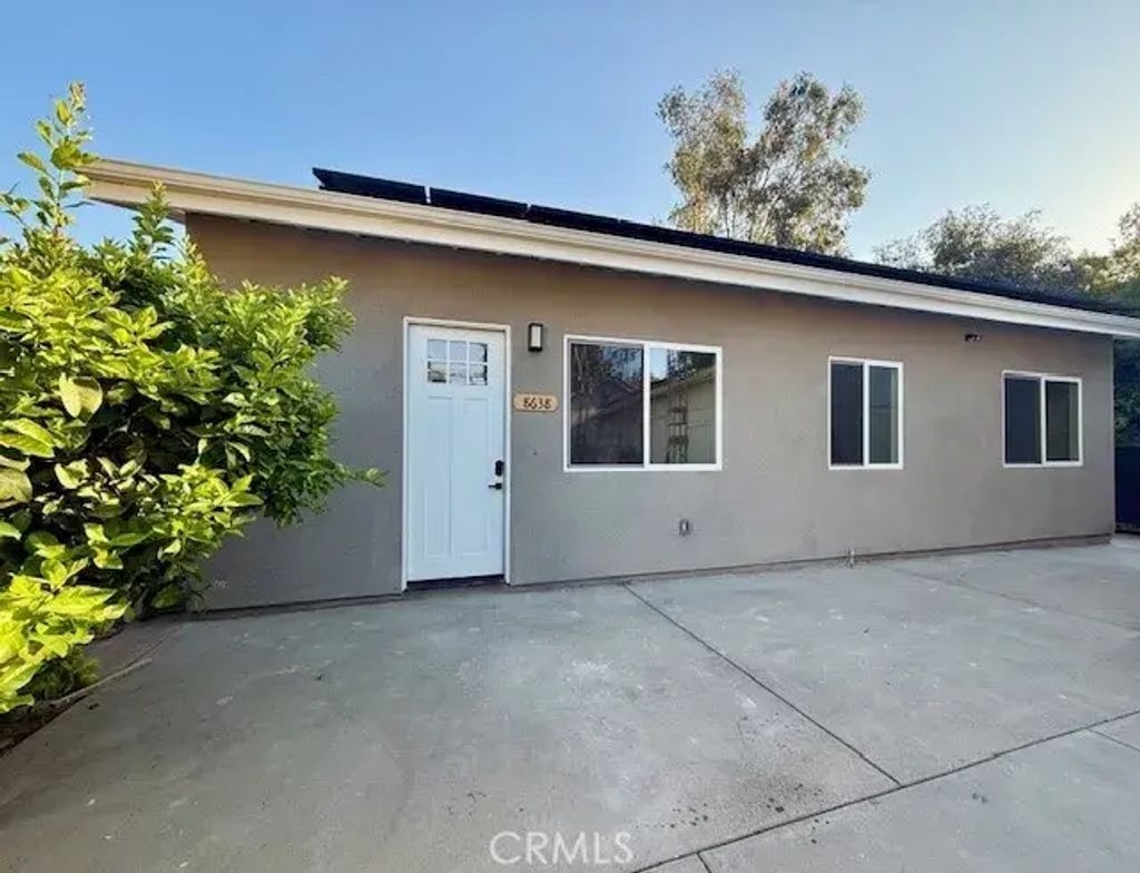 8638 Aqueduct, North Hills