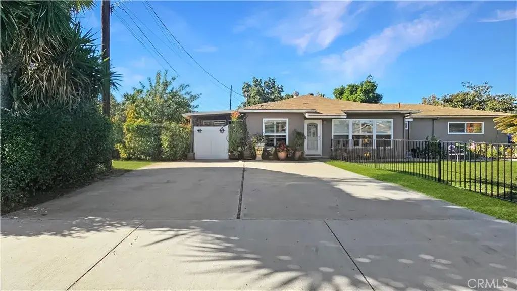 4692 Jackson, Riverside
