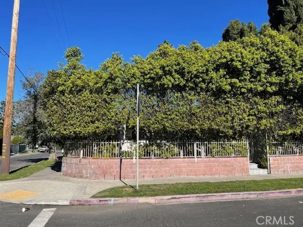 11143 Emelita, North Hollywood