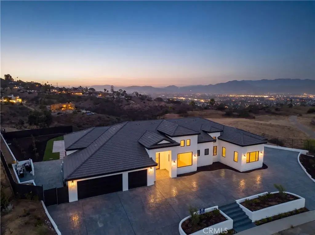 3118 Old Coach, Camarillo