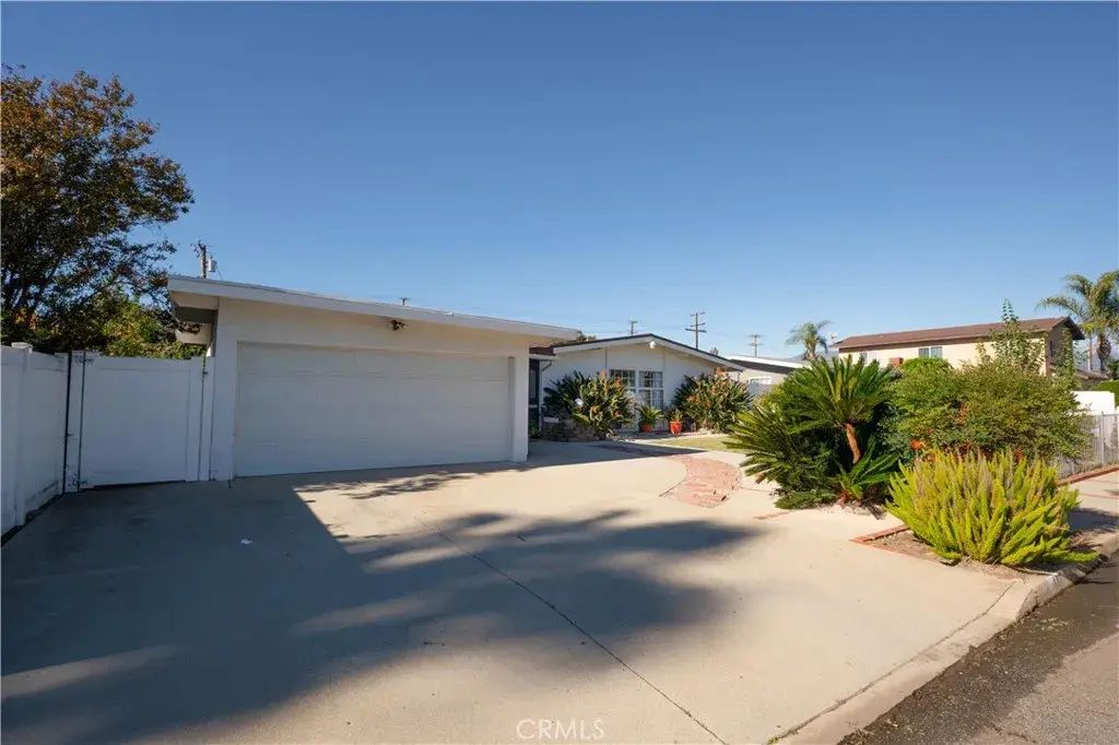 447 S Newton, Covina