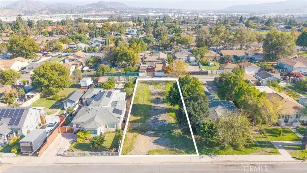 929 Fullerton, Corona