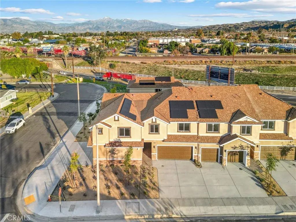 900 W Hert Street, Colton