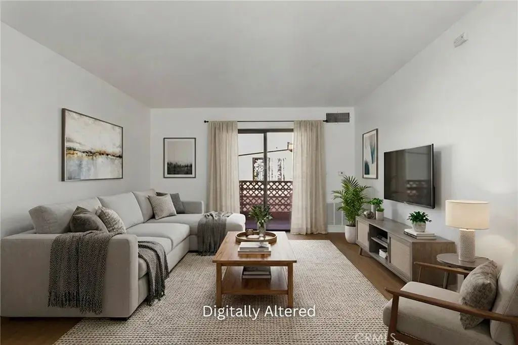 6815 Remmet 311, Canoga Park