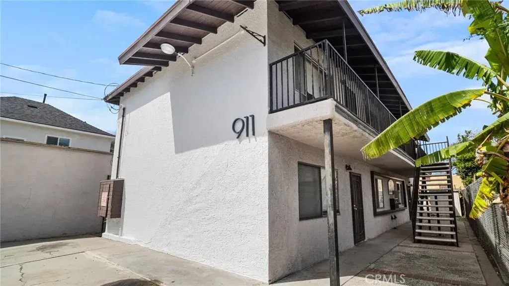 911 E 10th Street, Long Beach
