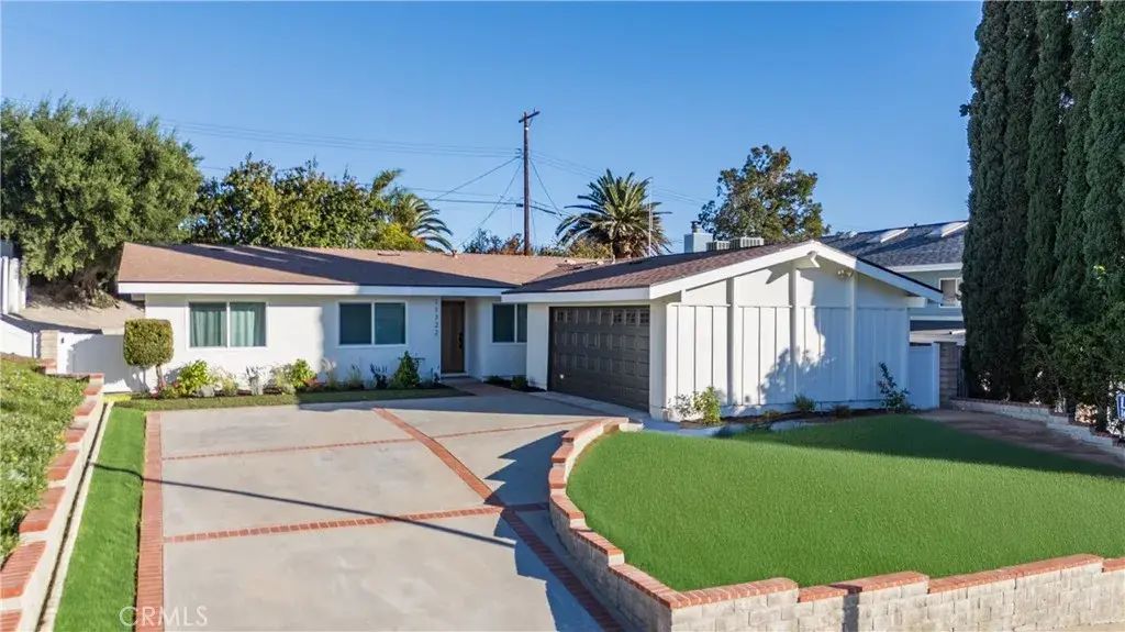 11722 Hayvenhurst, Granada Hills