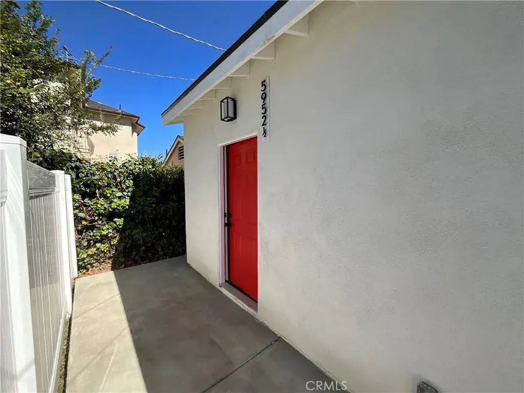 5952 Balcom Avenue, Encino