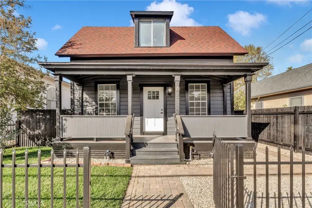 3635 Locust Street, Riverside