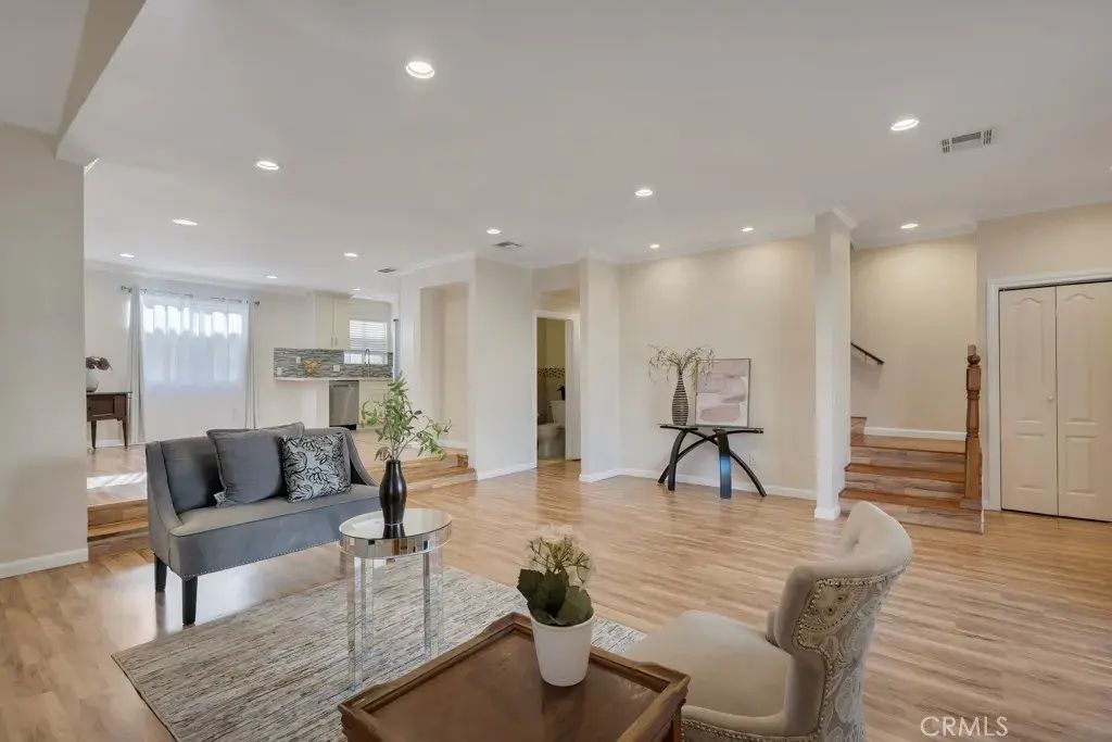 8958 Burnet Avenue E6, North Hills