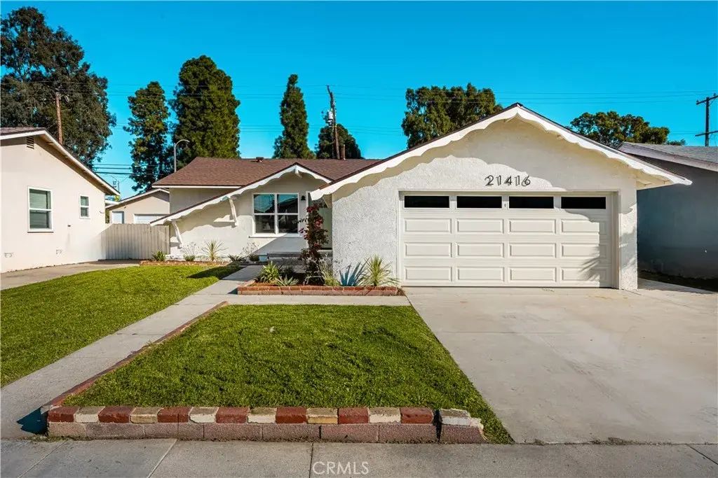 21416 Rossford Avenue, Lakewood