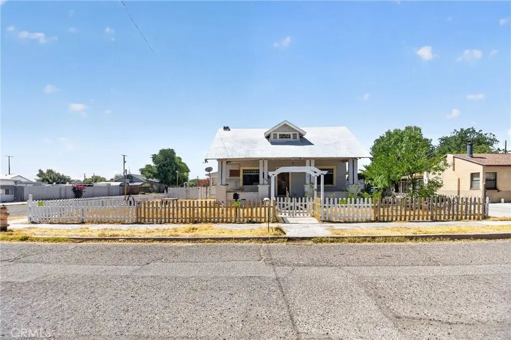 203 Walnut Street, Needles