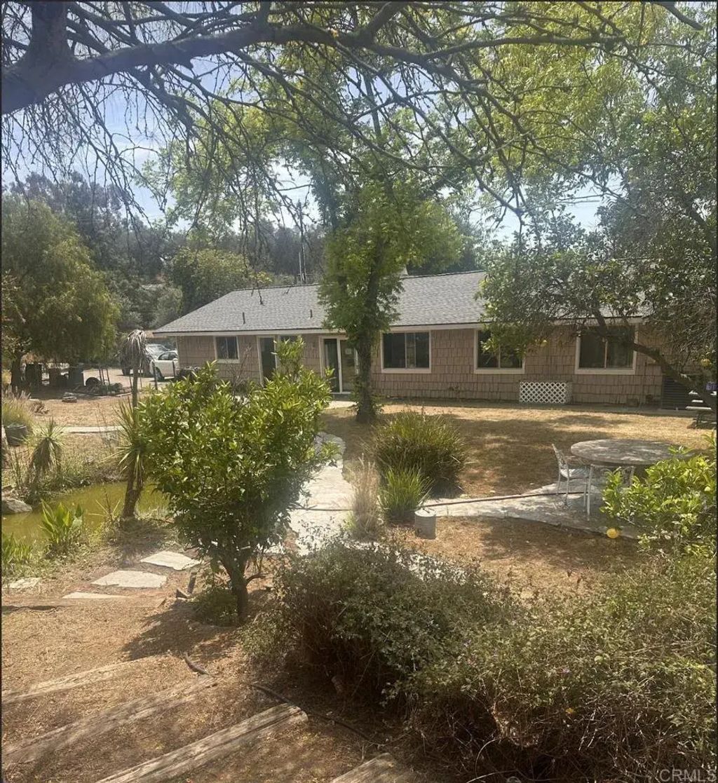 2758 Kauana Loa, Escondido