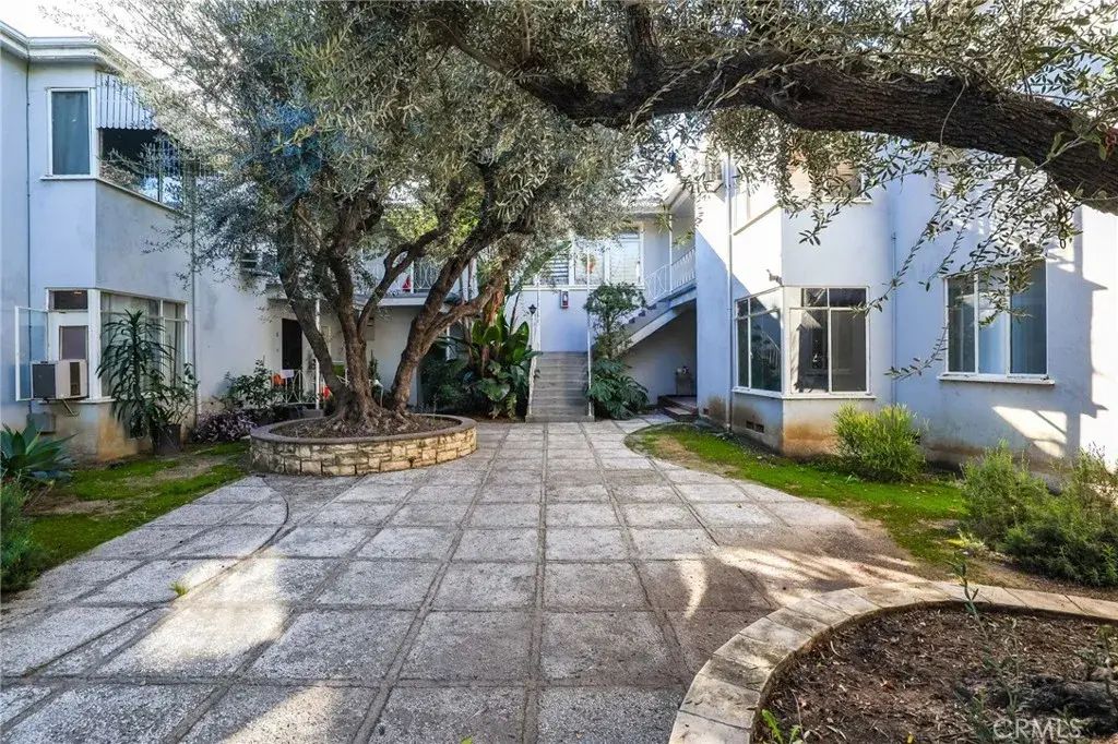 1014 E Carson, Long Beach