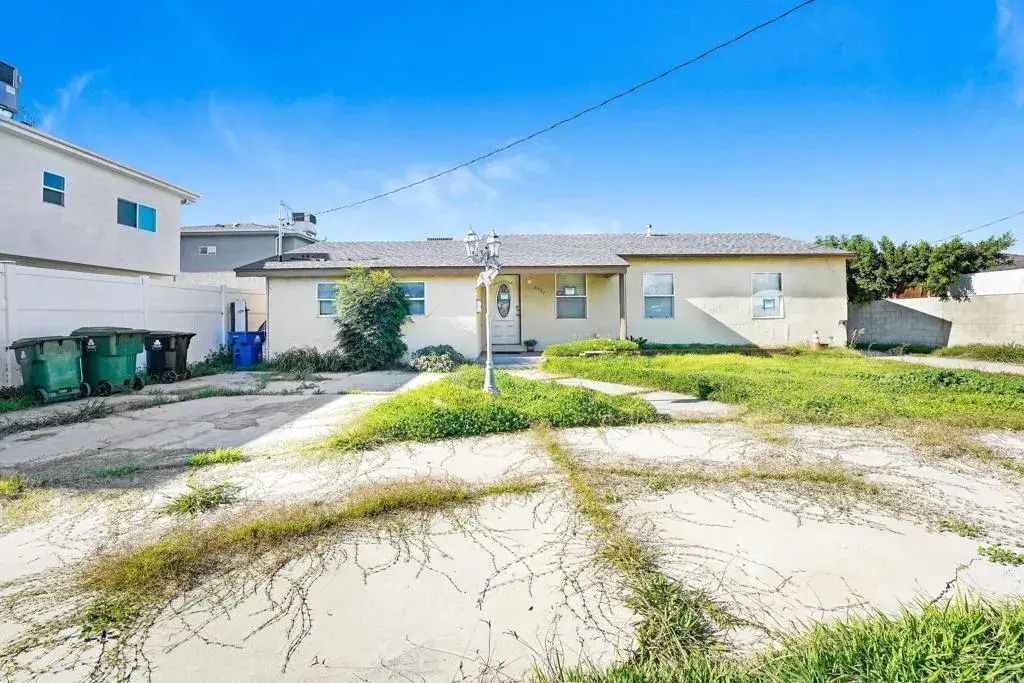 6537 Columbus Avenue, Van Nuys