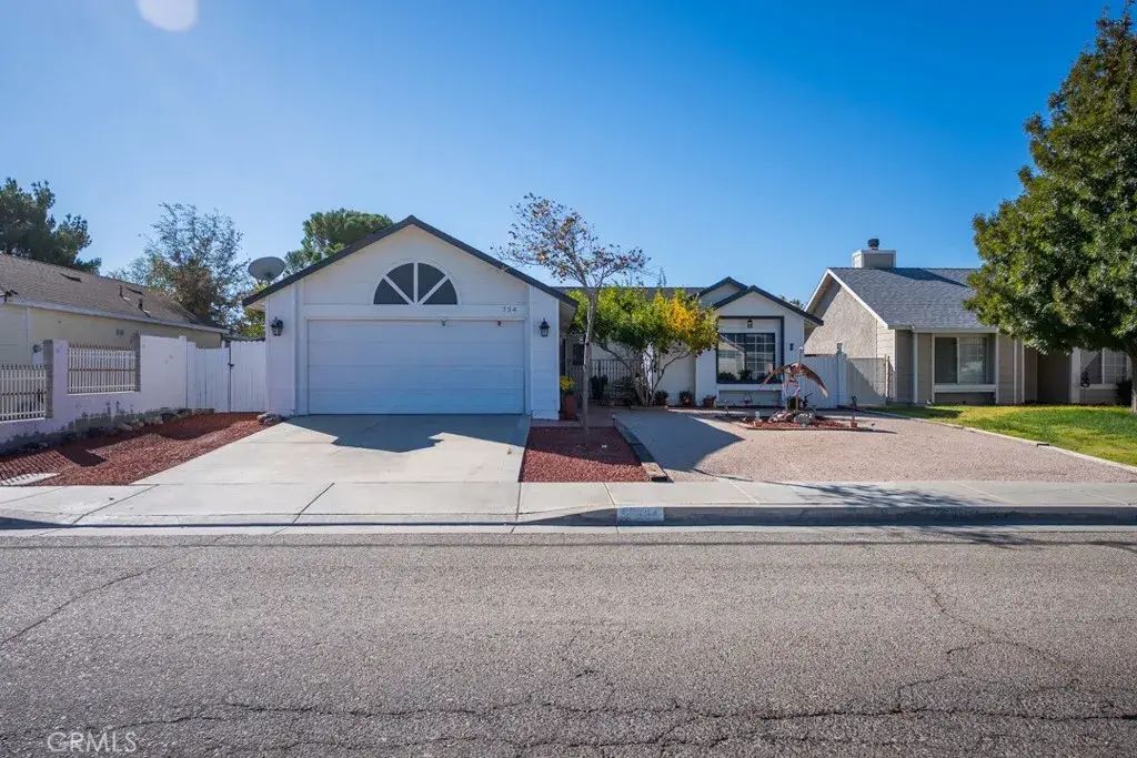 734 W Avenue H2, Lancaster