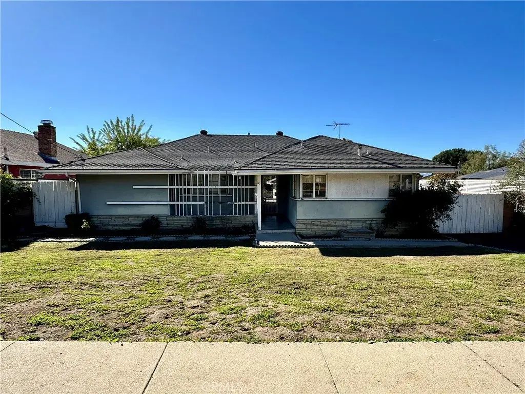 10344 Arnwood, Sylmar