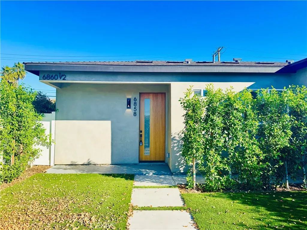 6858 Aura Avenue, Reseda