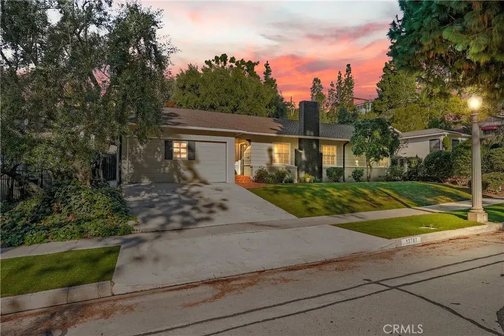 13707 Philadelphia, Whittier