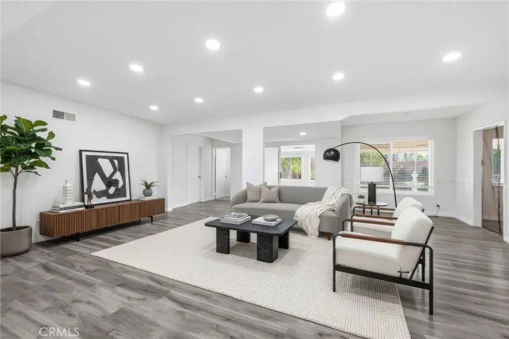10418 Gothic Avenue, Granada Hills