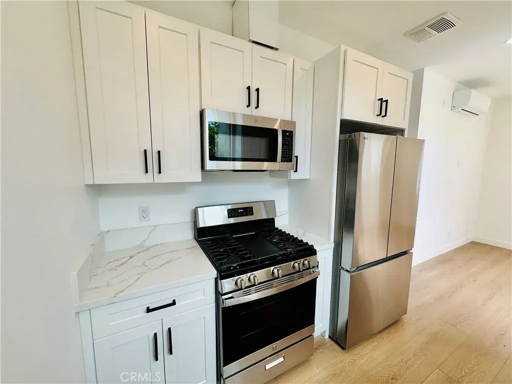 6858 Aura Avenue, Reseda