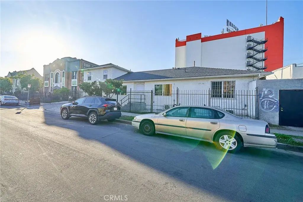 1313 S Bronson Avenue, Los Angeles